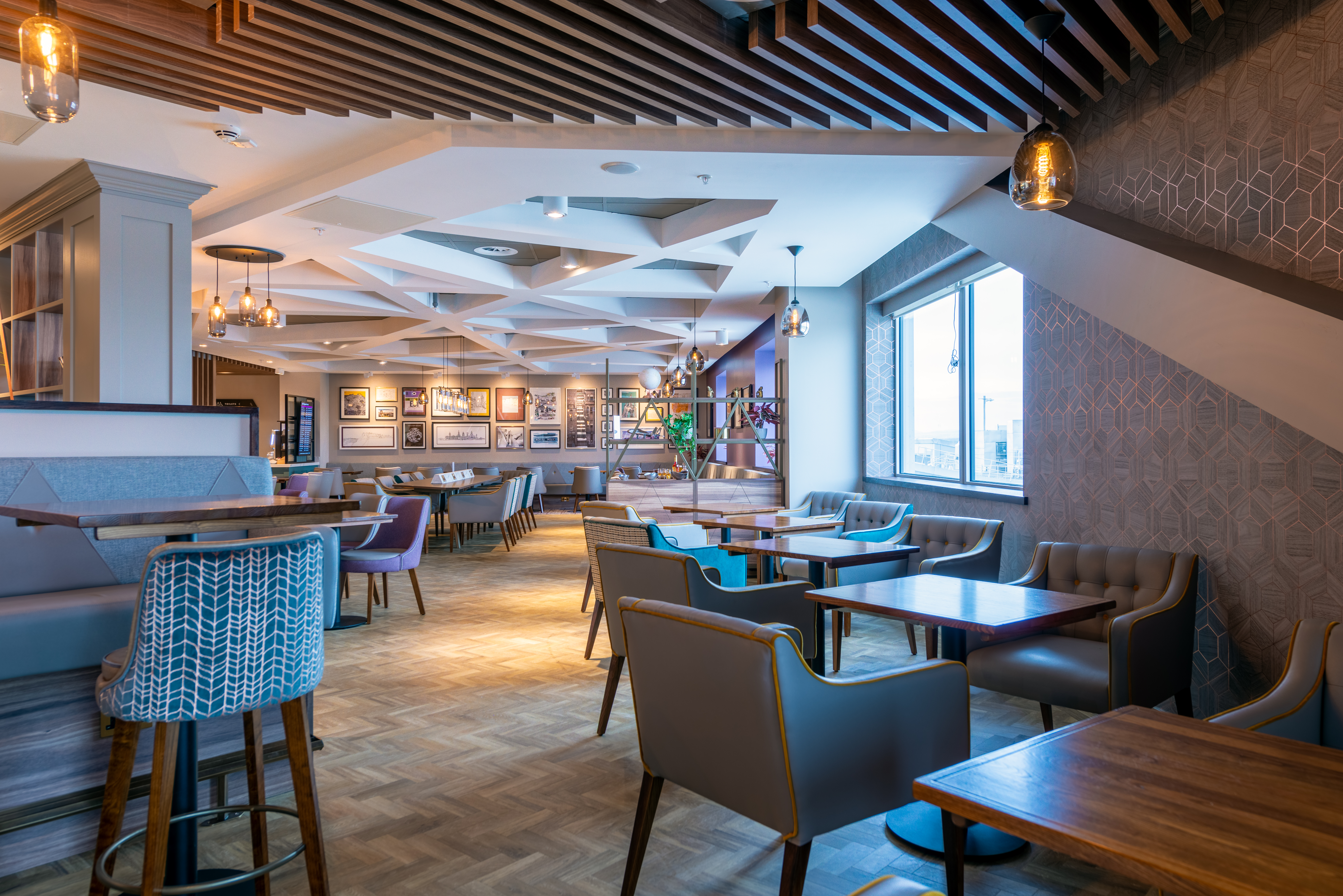 Comfortable seating and lots of natural light in the Edinburgh Gate 16 Aspire Lounge