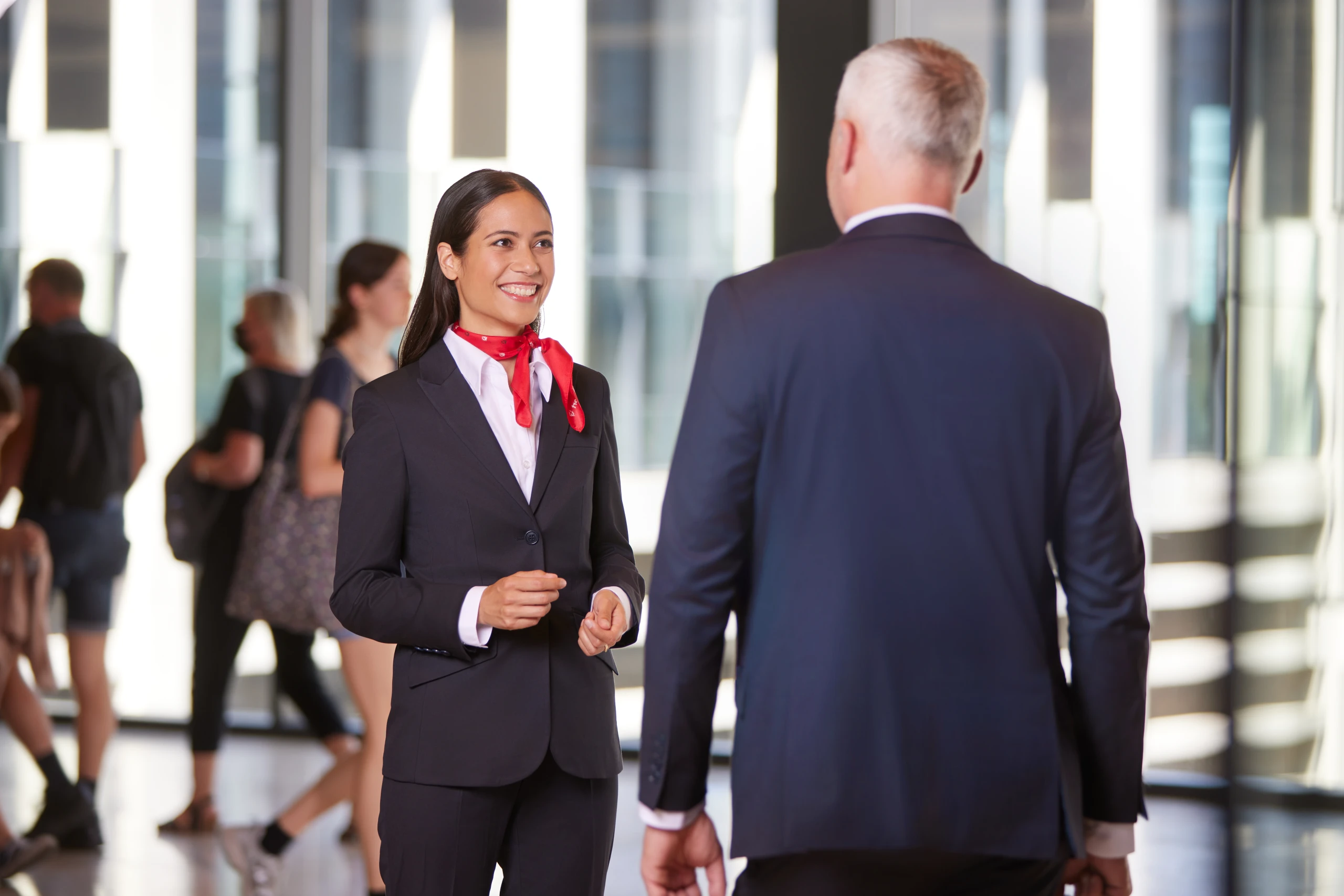 Swissport staff member helping a guest